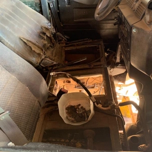 LOTE 036 - Caminhonete; Marca: LAND ROVER; Modelo: Defender; Versão: 130; Ano 1995