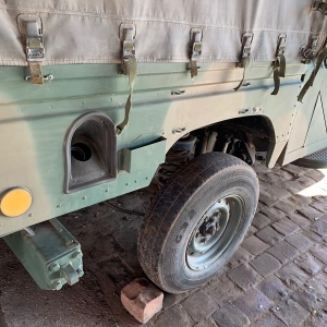 LOTE 036 - Caminhonete; Marca: LAND ROVER; Modelo: Defender; Versão: 130; Ano 1995