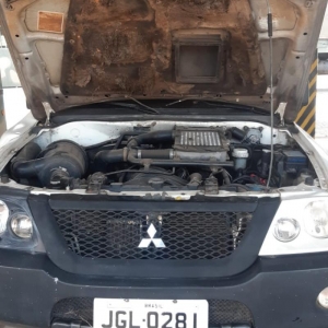 LOTE 037 - Mitsubishi; Modelo: L200; Cor Branca; Ano 2009