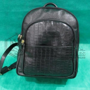 LOTE 003 - 05 (cinco) bolsas em couro