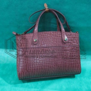 LOTE 003 - 05 (cinco) bolsas em couro