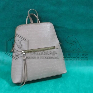 LOTE 004 - 05 (cinco) bolsas em couro