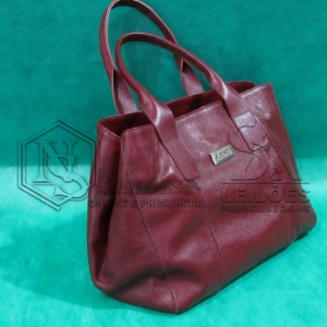 LOTE 009 - 06 (Seis) bolsas femininas em couro