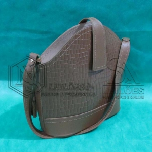 LOTE 009 - 06 (Seis) bolsas femininas em couro
