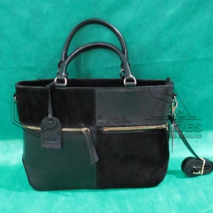 LOTE 011 - 06 (Seis) bolsas femininas em couro