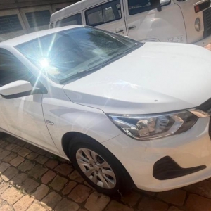 LOTE 006 - Automóvel CHEV/ONIX 10MT LT1, ano/modelo 2022/2023