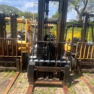 LOTE 011 - Empilhadeira marca TCM, modelo FHG30T3