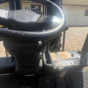 LOTE 011 - Empilhadeira marca TCM, modelo FHG30T3