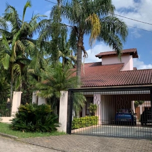 LOTE 04 - Casa de alvenaria, situada na Rua Rolante, 147