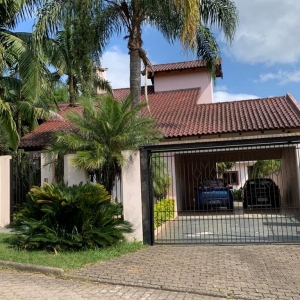 LOTE 04 - Casa de alvenaria, situada na Rua Rolante, 147