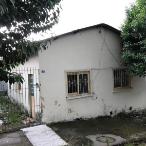 LOTE 08 - Um prédio na rua Castro Alves, nº 706
