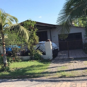 LOTE 09 - Um terreno, onde foi construído um chalé e uma ampliação em alvenaria, sito na Rua Aratiba, nº 189