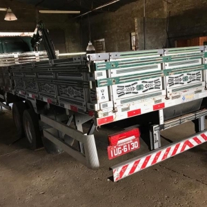 LOTE 13 - Caminhão AGRALE/10000, placa IUG6130, ano/modelo 2013/2013