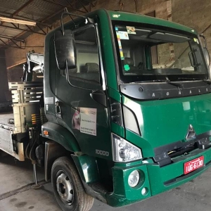 LOTE 13 - Caminhão AGRALE/10000, placa IUG6130, ano/modelo 2013/2013