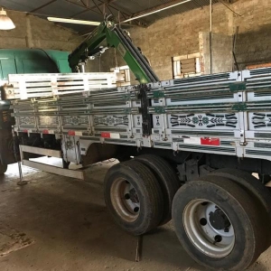 LOTE 13 - Caminhão AGRALE/10000, placa IUG6130, ano/modelo 2013/2013