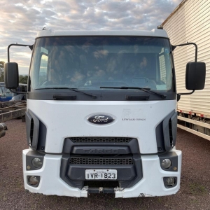 LOTE 012 - Ford Cargo1319, placa IVR-1823, ano/modelo 2014.