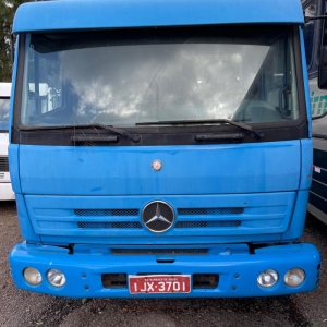LOTE 002 - Caminhão M.Benz/914 C, azul, ano/modelo 2001.