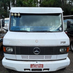 LOTE 003 - Caminhão M.Benz/710, branco, ano/modelo 2007/2008.