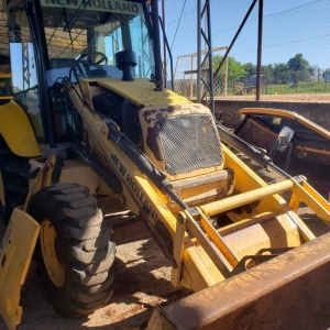 LOTE 001 - Retroescavadeira New Holland LB 110