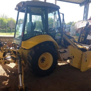 LOTE 001 - Retroescavadeira New Holland LB 110