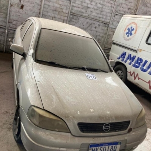 LOTE 010 - GM/ Astra GLS, 2000/2000, placa MKS0i80. Avaliado em R$ 3.000,00.