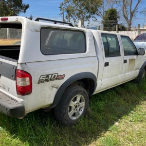 LOTE 020 - Chevrolet S-10 colina D 4x4, 2011, placas ISL9571. Avaliado em R$ 7.000,00.