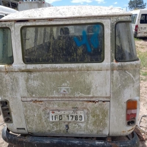 LOTE 051 - VW/ KOMBI ,1993/1993, Placa IFD-1789. Avaliado em R$ 80,00.