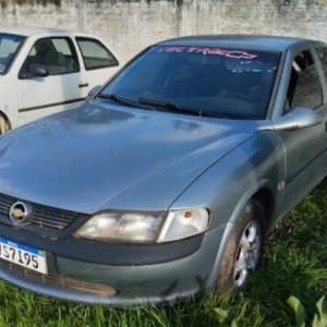 LOTE 014 - AUTOMÓVEL GM/VECTRA GL, ANO/MODELO: 1997, PLACA: LYS7I95