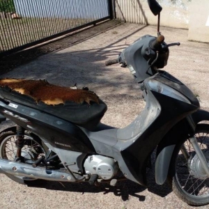 LOTE 025 - MOTONETA HONDA/BIZ 125 KS, ANO/MODELO: 2011, PLACA: ISB1837