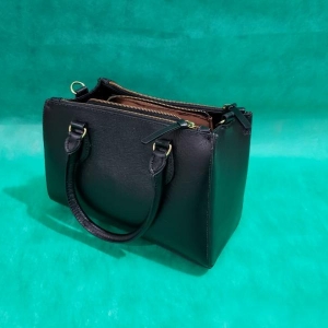 LOTE 007 - Bolsa em couro