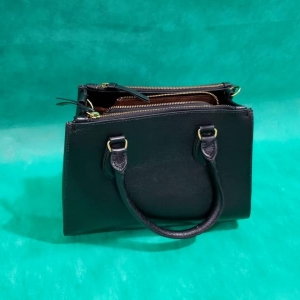 LOTE 007 - Bolsa em couro