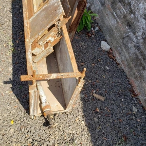 LOTE 008 - Equipamentos para construção de pavilhão e muros de concreto