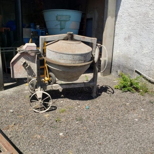 LOTE 008 - Equipamentos para construção de pavilhão e muros de concreto