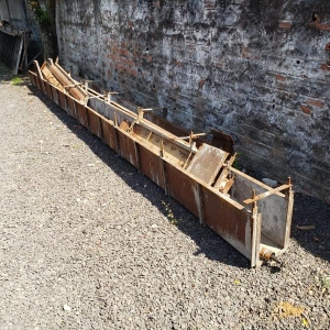 LOTE 008 - Equipamentos para construção de pavilhão e muros de concreto