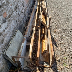 LOTE 008 - Equipamentos para construção de pavilhão e muros de concreto