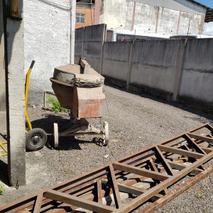 LOTE 008 - Equipamentos para construção de pavilhão e muros de concreto