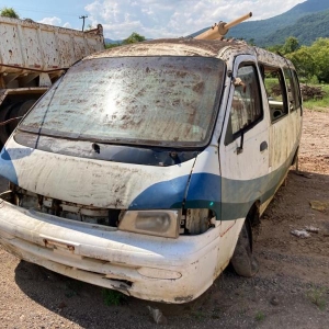 LOTE 005 - Microonibus I/Kia Besta 12P GS, Ano/Modelo 2000/2000, Placa: IJM-9636. Avaliado em R$ 1.800,00.