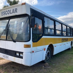 LOTE 026 - Ônibus M. Benz/ 0371, Ano/Modelo 1988/1988, placa BYE2757. Avaliado em R$ 22.800,00.