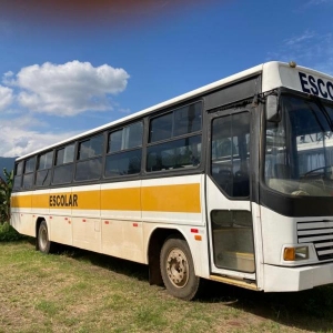 LOTE 027 - Ônibus M. BENZ/OF1318, Ano/Modelo 1992/1992, placa ICD5606. Avaliado em R$ 20.000,00.