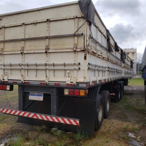 LOTE 013 - Dois Semi-Reboques NOMA