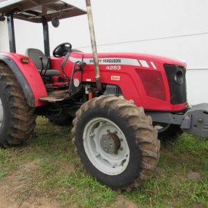 LOTE 014 - Trator MASSEY FERGUSON, Modelo: 4283