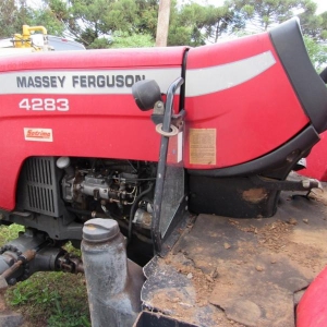 LOTE 014 - Trator MASSEY FERGUSON, Modelo: 4283