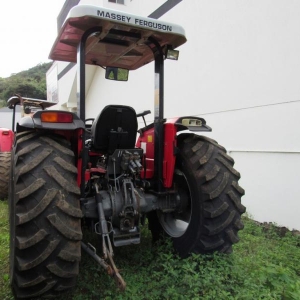 LOTE 016 - Trator MASSEY FERGUSON, Modelo: 275