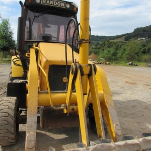 LOTE 017 - Retroescavadeira Randon RD 406