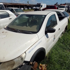 LOTE 002 - Veículo VW/Saveiro 1.6 CS, Ano/modelo 2011/2011, Placa IRQ3473. Avaliado em R$ 1.700,00.