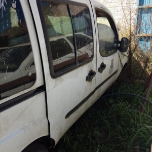 LOTE 005 - Veículo FIAT/ Doblo ELX 1.8 Flex, Ano/modelo 2008/2008, Placa IOS7151. Avaliado em R$ 3.500,00.