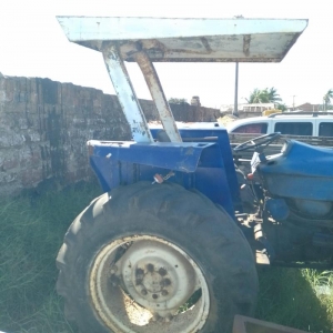 LOTE 017 - Veículo Trator New Holland 4630, Ano/modelo 1997/1997. Avaliado em R$ 2.600,00