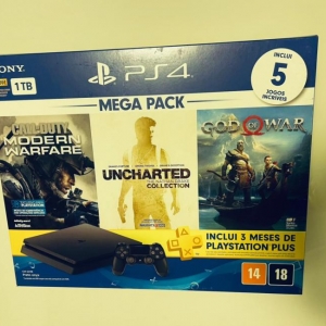 LOTE 011 - 1 Console Sony PS4 novo, preto ônix