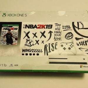 LOTE 024 - 1 console Xbox One S