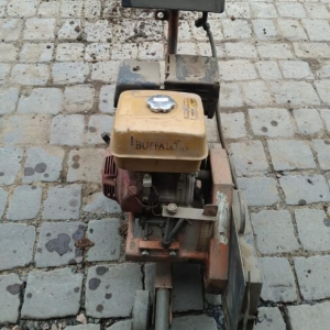 LOTE 10 - Cortadora de asfalto Vibromak CPV350 de 2010 funcionando